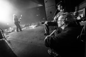 Walter Hoeijmakers geniet (r) onstage bij YOB  op Roadburn 2012. Foto: Paul Verhagen