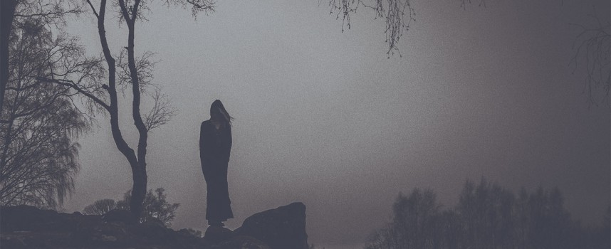 Albumrecensie: Myrkur, atmosferische black metal op duister debuut van Deense schone