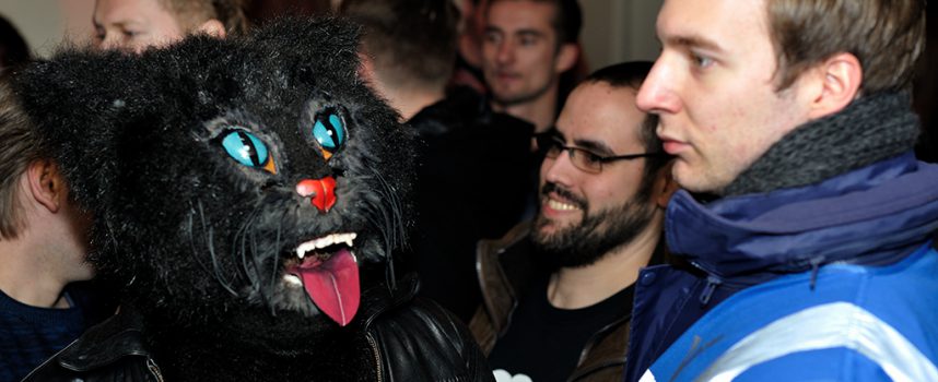 Onthullend! Sniester kat vertelt over katers, Haagsche programmeurs en Sniester Festival