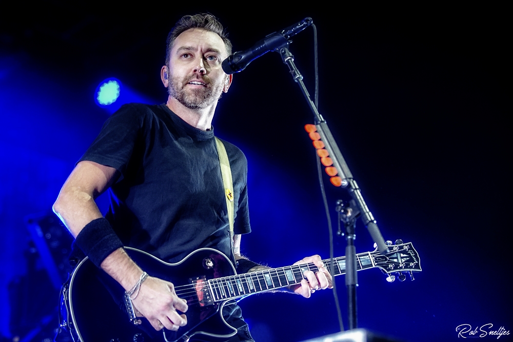 In 1 Beeld: Tim McIlrath van Rise Against in AFAS Live | NMTH