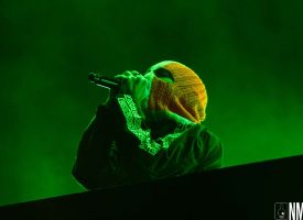 Strijdvaardig Kneecap pakt Afas Live in met hardcore hiphop en nineties rave