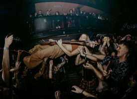 Grauzone 2026 fotorepo met Ditz, Uitzendbureau en Die Spitz