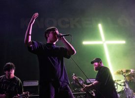 Knocked Loose breekt een uitverkochte Doornroosje af alsof het niks is