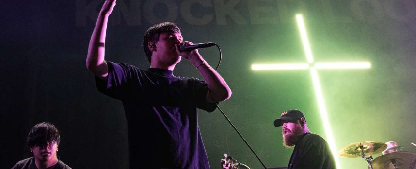 Knocked Loose breekt een uitverkochte Doornroosje af alsof het niks is